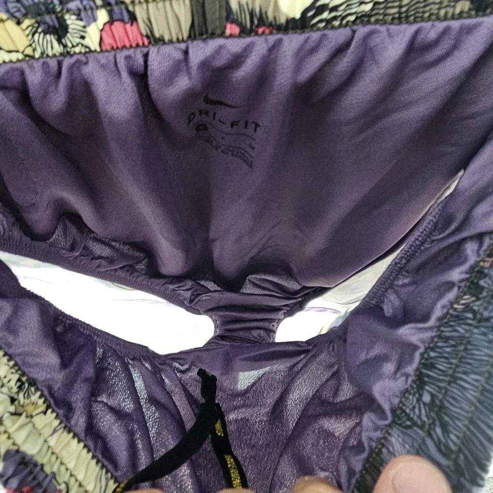 Nike Running Shorts Women's Small Multi Floral Dri-Fit Elastic Waist DA1236-004 - Picture 8 of 11